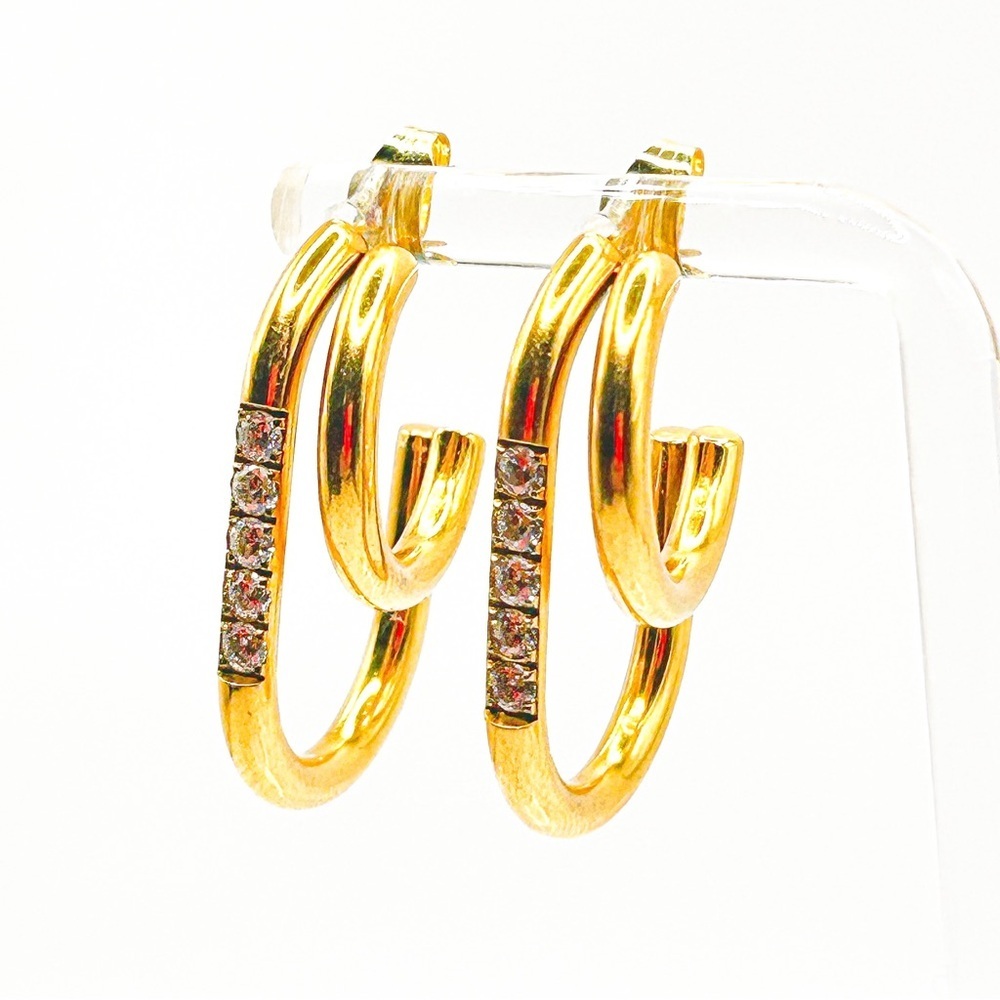NWOT Beautiful 18k gold plated stainless steel earrings - Picture 4 of 7